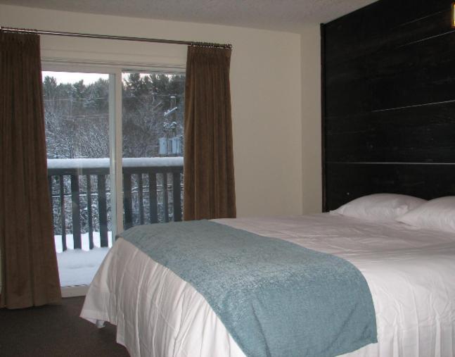 Pine Lodge Muskoka Huntsville Room photo